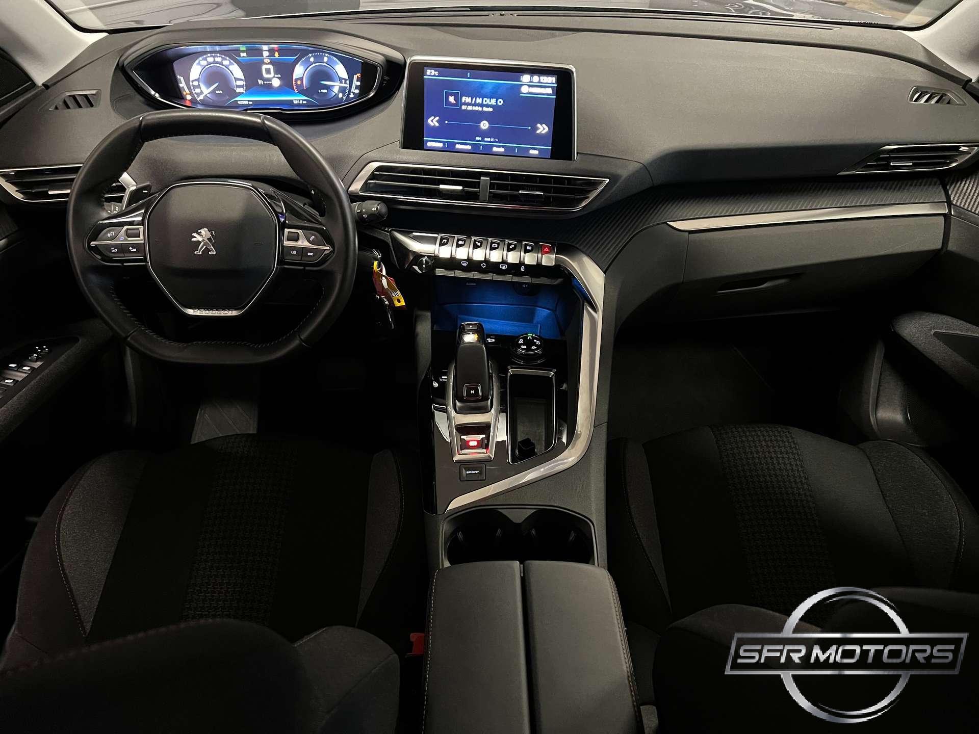 Peugeot 5008  Business 1.5 131cv 7 POSTI – IVA ESPOSTA