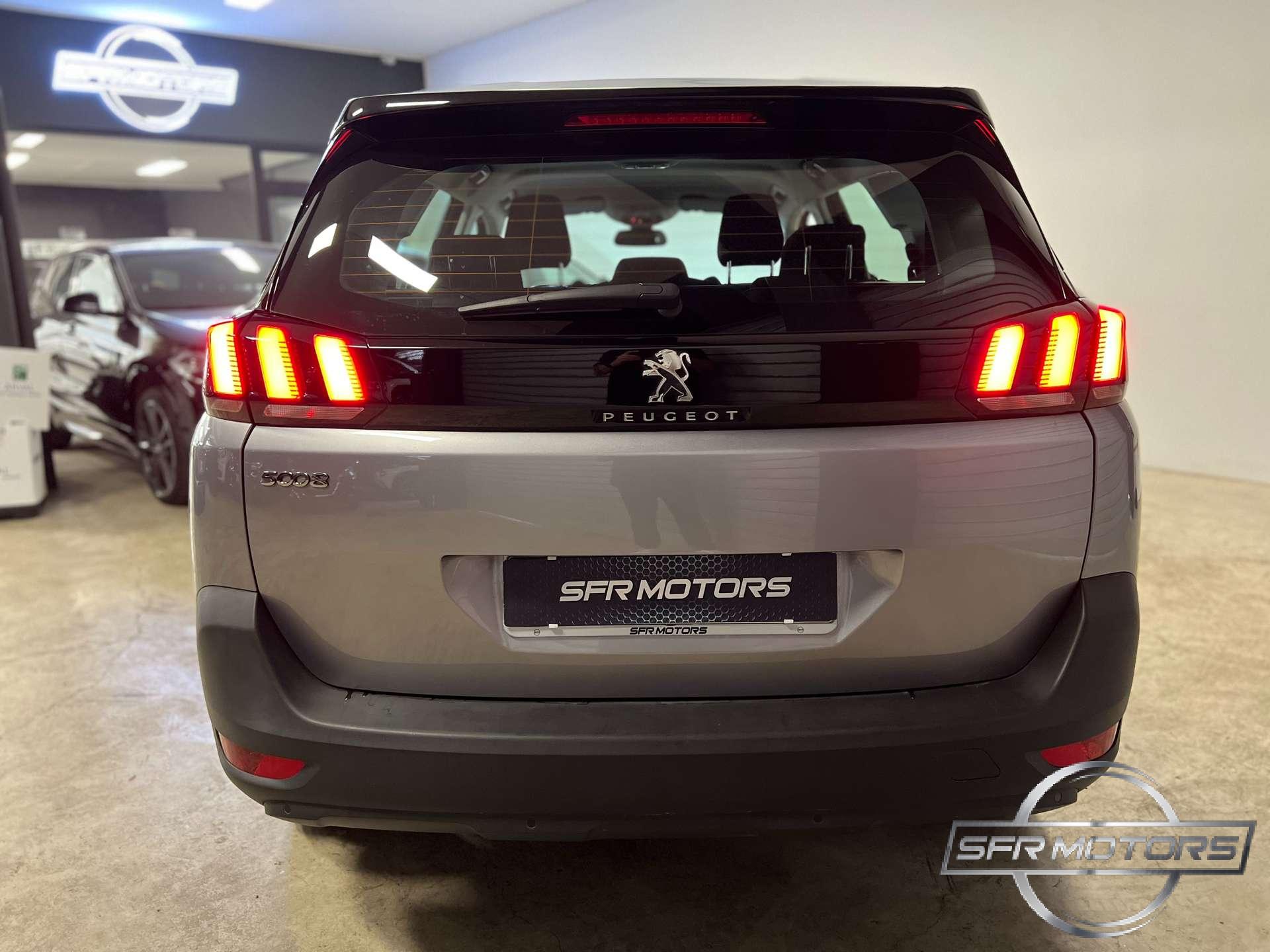 Peugeot 5008  Business 1.5 131cv 7 POSTI – IVA ESPOSTA