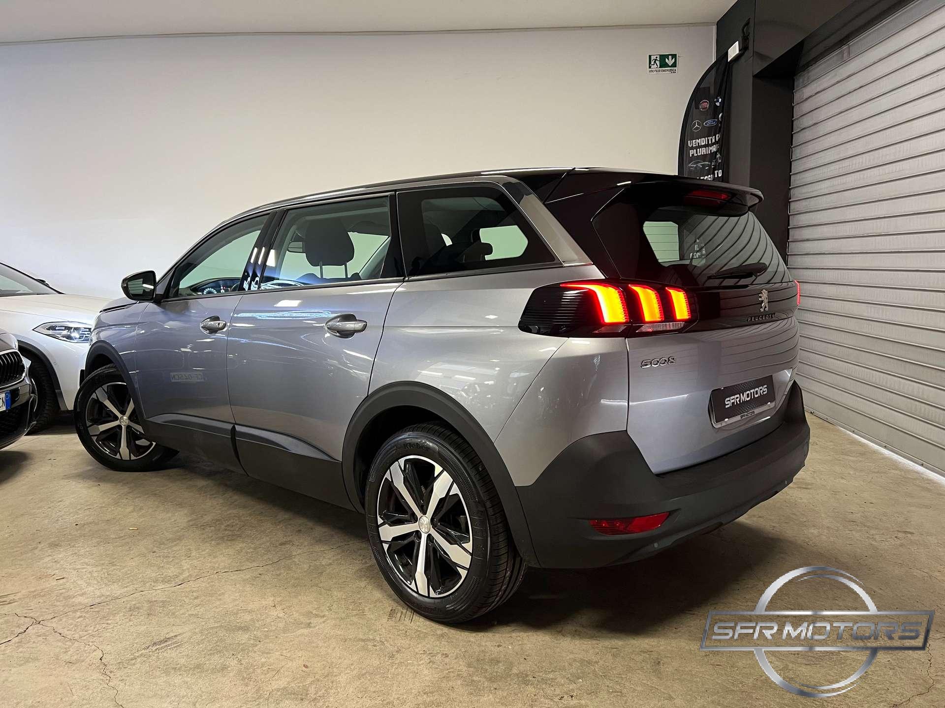 Peugeot 5008  Business 1.5 131cv 7 POSTI – IVA ESPOSTA