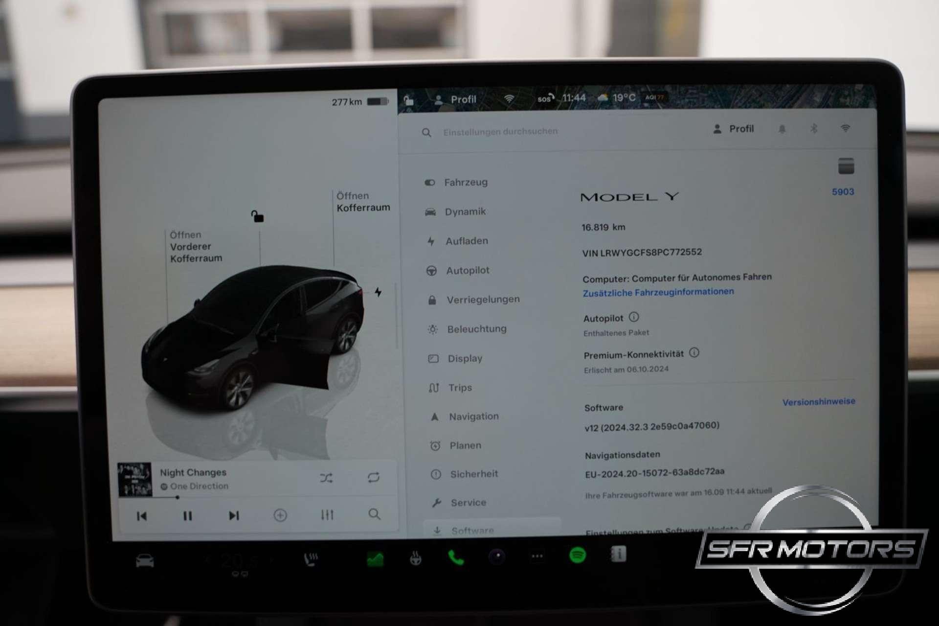 Tesla Model Y  Standard Range RWD – MATRIX/LED