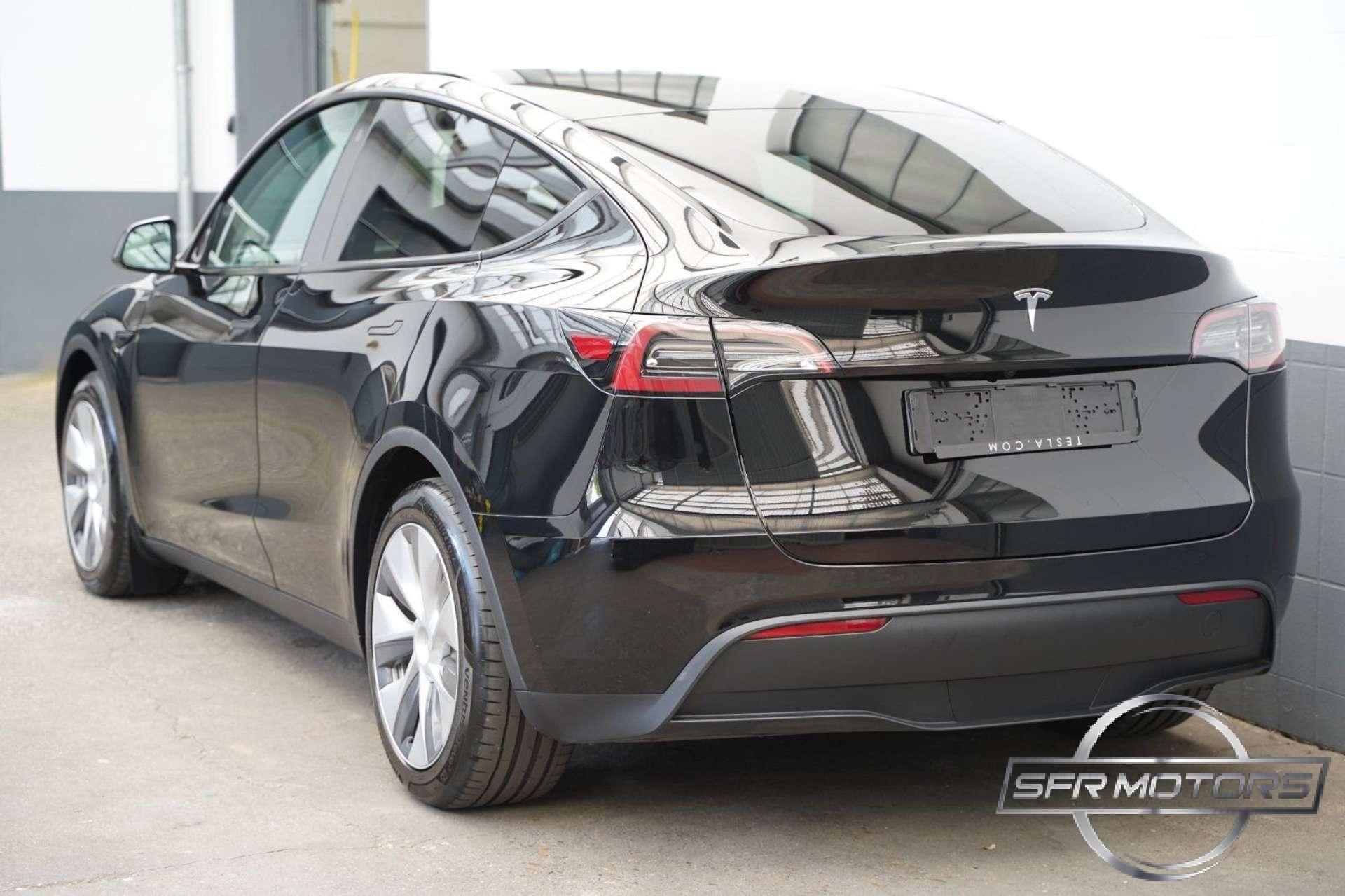 Tesla Model Y  Standard Range RWD – MATRIX/LED